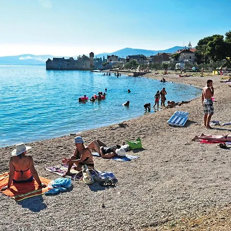 Διαμέρισμα Kastilac Near The Kaštela